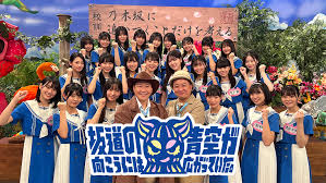 坂道の向こうには青空が広がっていた。